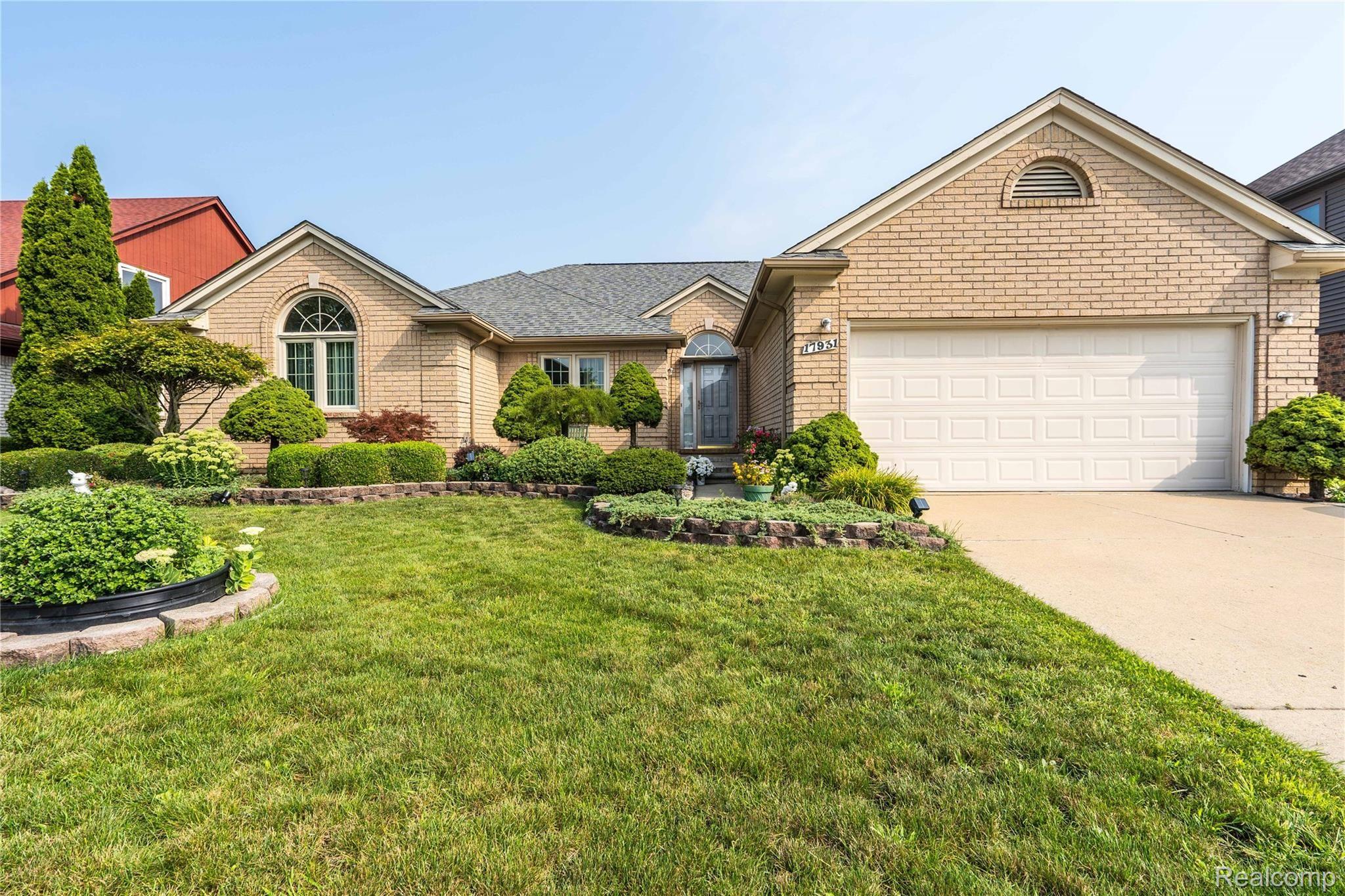 17931 Rocco Drive Macomb, MI 48044 - Photo 2 of 77 DSC05228.jpg