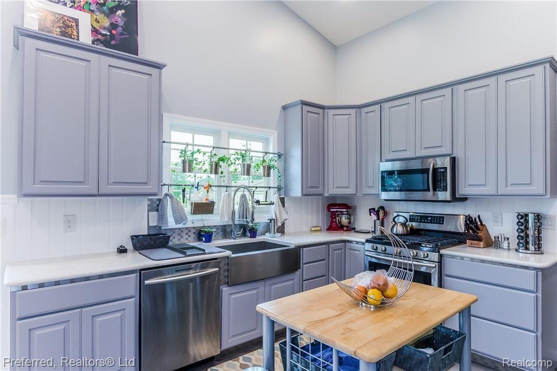49706 Bemis Road Belleville, MI 48111 - Photo 11 of 44 012-Kitchen-5923802-large.jpg