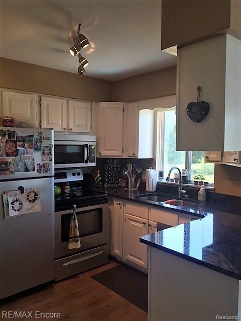 3040 W Cook Rd (Kitchen #1).jpg