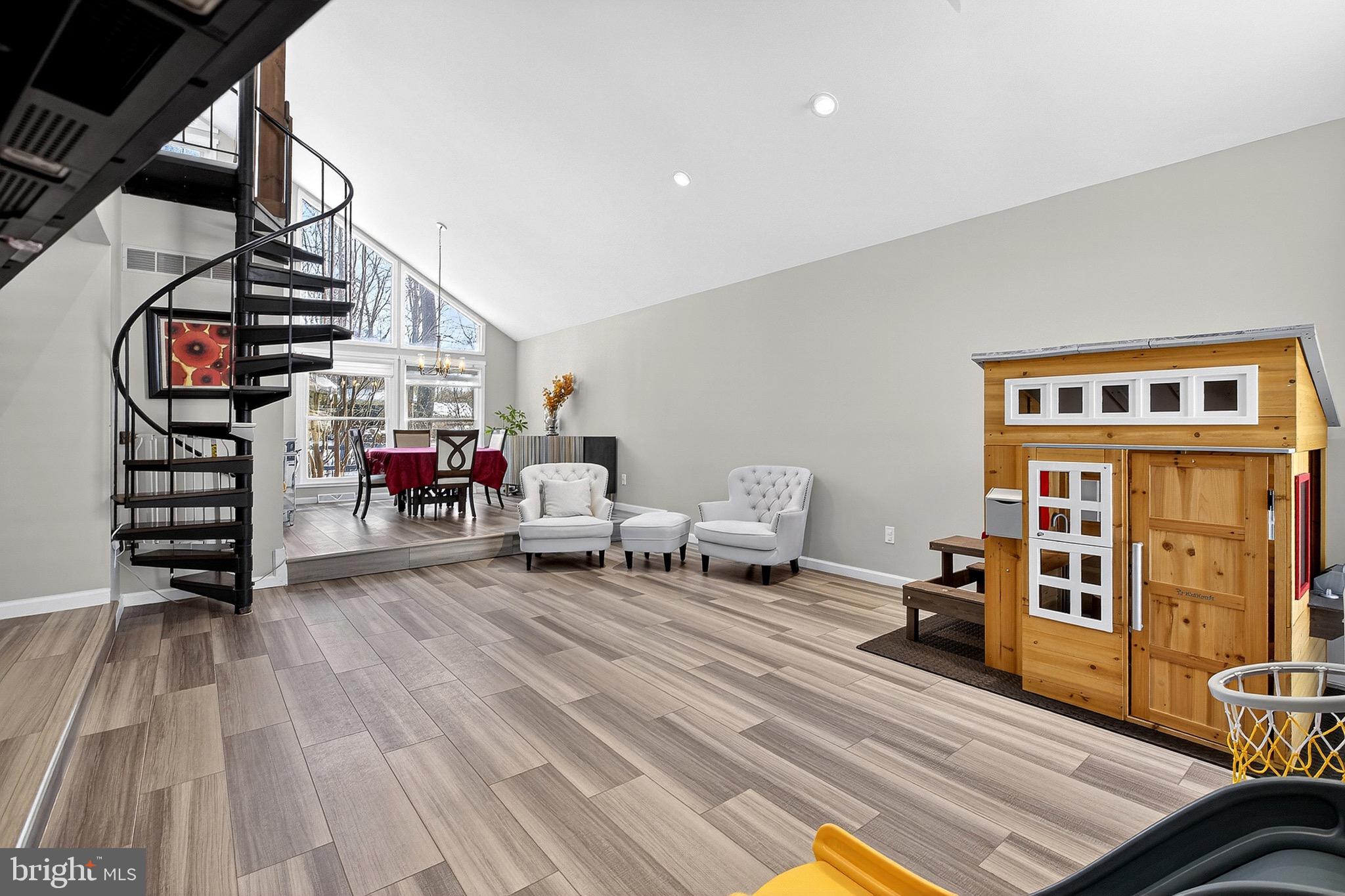 722 Foxdale Road Wilmington, DE 19803 - Photo 12 of 81 Living Room Area