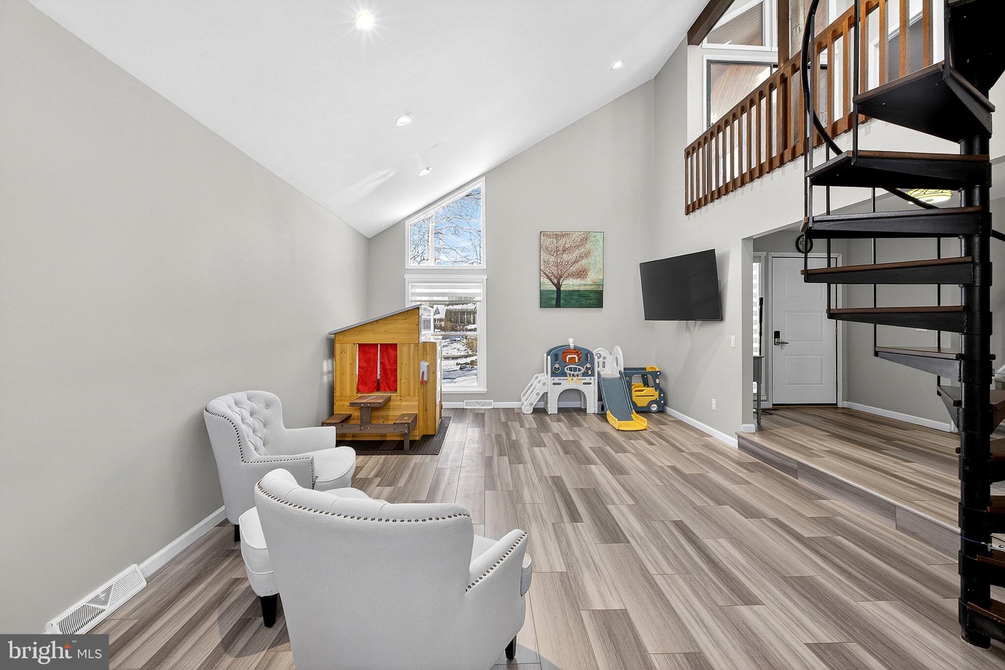 722 Foxdale Road Wilmington, DE 19803 - Photo 13 of 81 Living Room Area