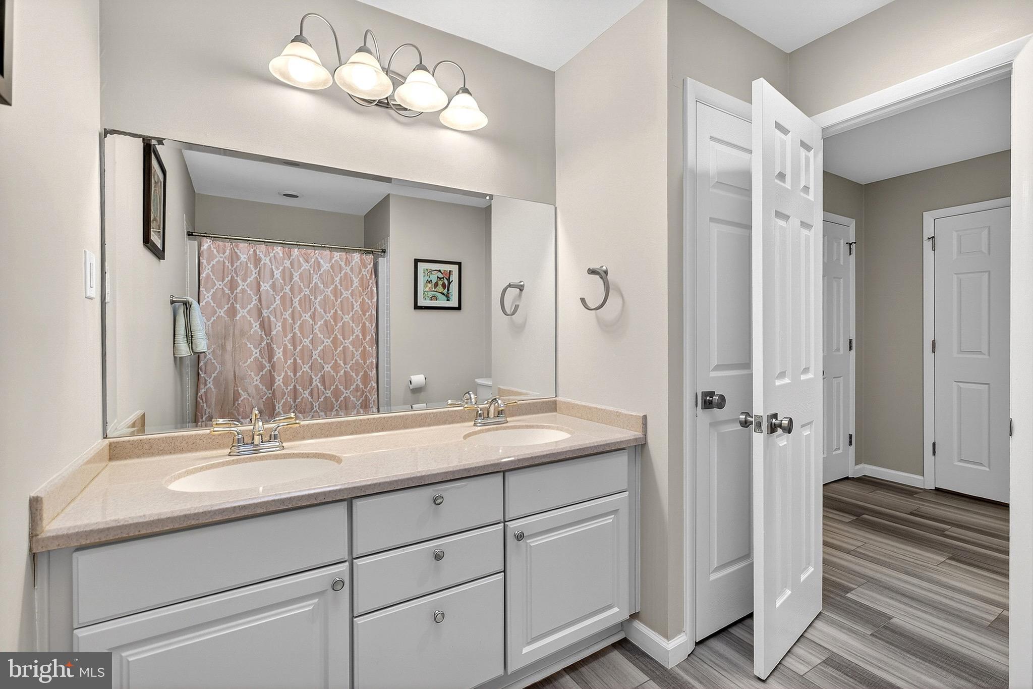 722 Foxdale Road Wilmington, DE 19803 - Photo 36 of 81 Upstairs Full Bathroom