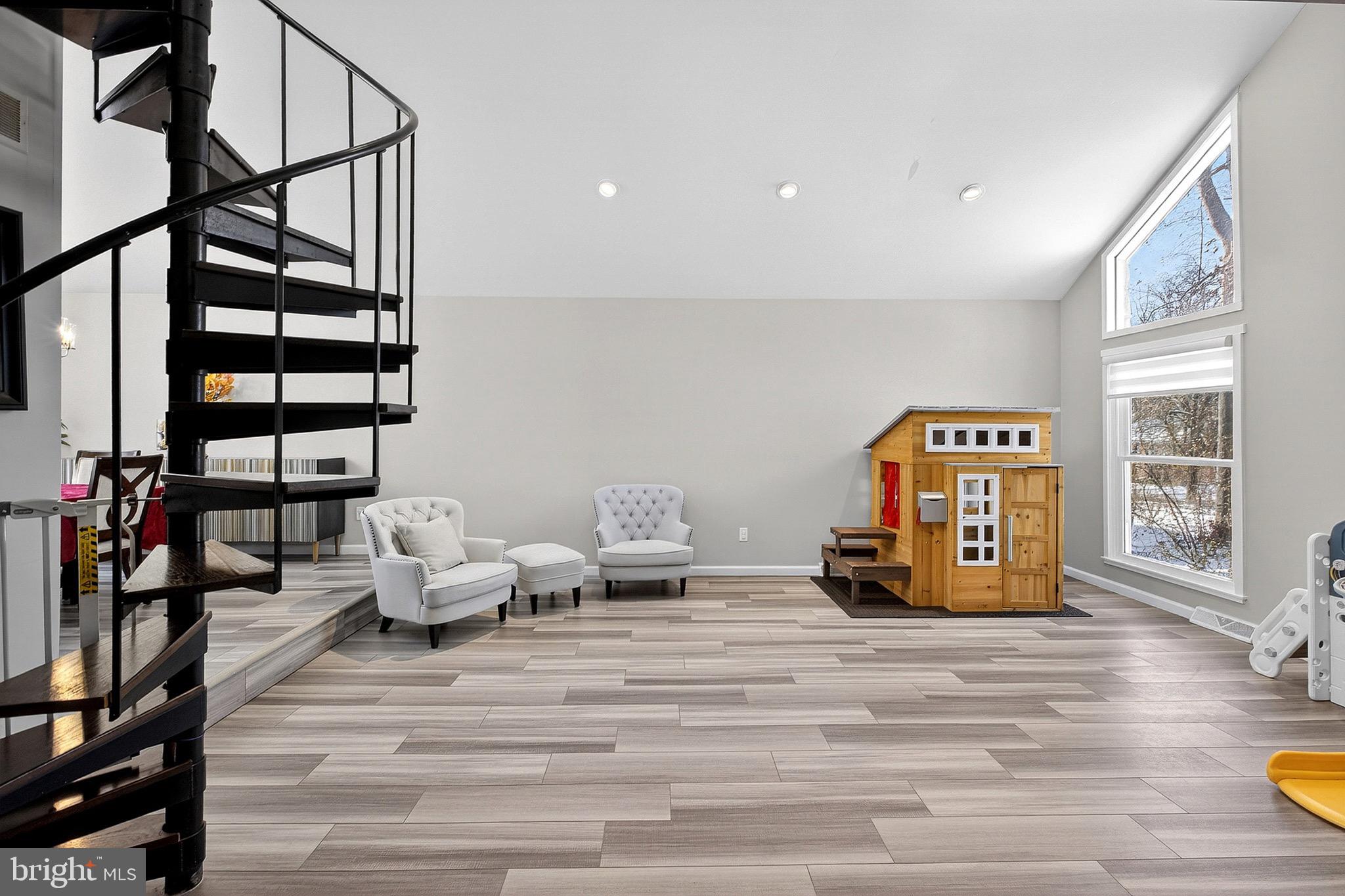 722 Foxdale Road Wilmington, DE 19803 - Photo 10 of 81 Living Room Area