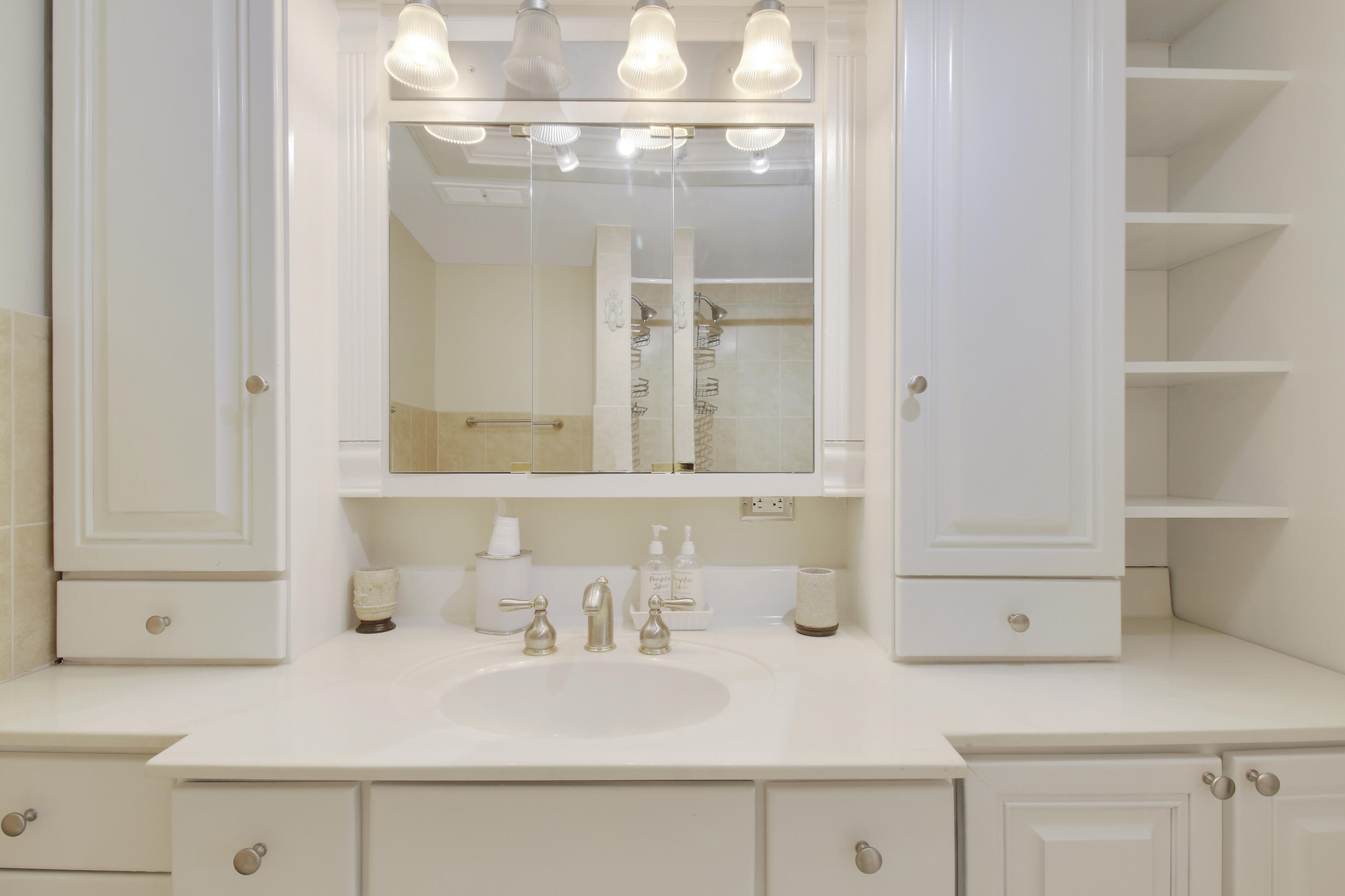 100 Waterway Road Jupiter, FL 33469 - Photo 38 of 52 Primary Suite Ensuite