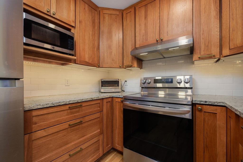 18 College Hl Road, Unit 18 Hanover, NH 03755 - Photo 10 of 47