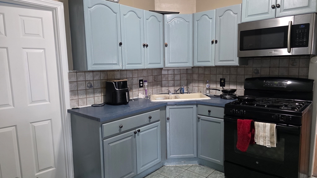 155 Grant Street Fall River, MA 02721 - Photo 9 of 32
