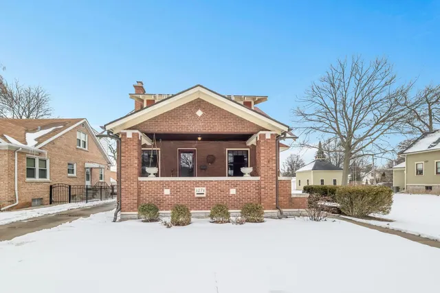 $700,000 | 17 South Maple Street, Mount Prospect, IL 60056