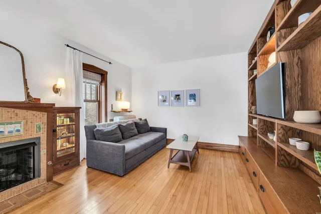 $700,000 | 17 South Maple Street, Mount Prospect, IL 60056