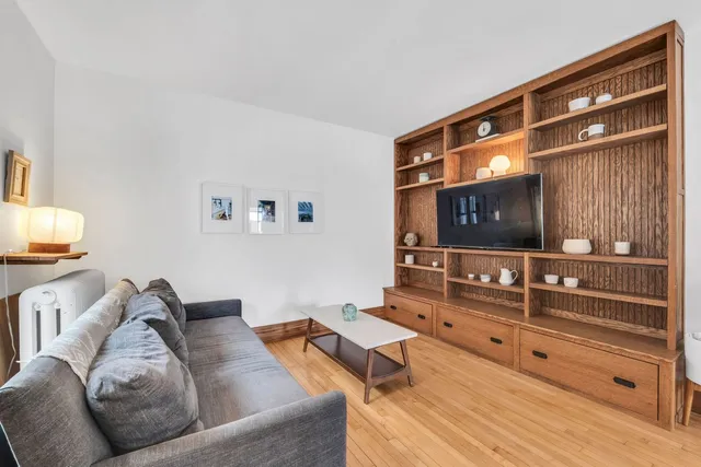 $700,000 | 17 South Maple Street, Mount Prospect, IL 60056