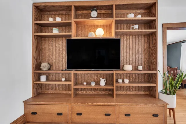 $700,000 | 17 South Maple Street, Mount Prospect, IL 60056