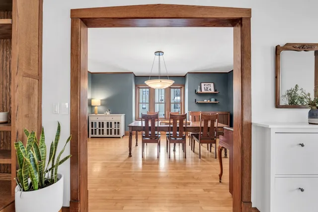 $700,000 | 17 South Maple Street, Mount Prospect, IL 60056