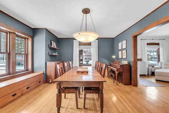 $700,000 | 17 South Maple Street, Mount Prospect, IL 60056