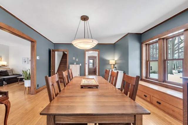 $700,000 | 17 South Maple Street, Mount Prospect, IL 60056