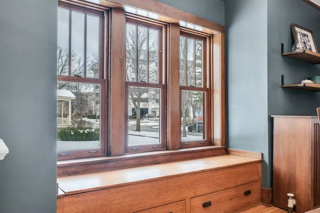 $700,000 | 17 South Maple Street, Mount Prospect, IL 60056