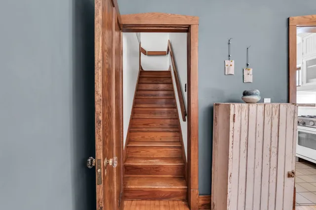 $700,000 | 17 South Maple Street, Mount Prospect, IL 60056