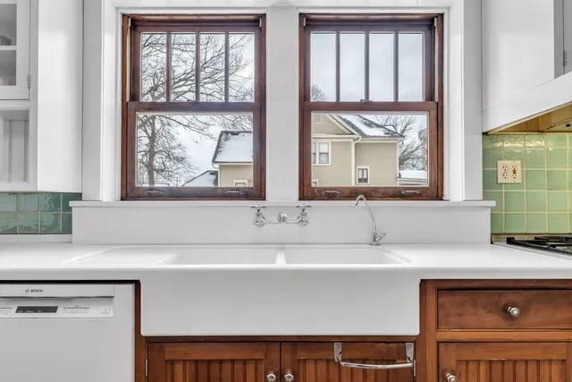 $700,000 | 17 South Maple Street, Mount Prospect, IL 60056