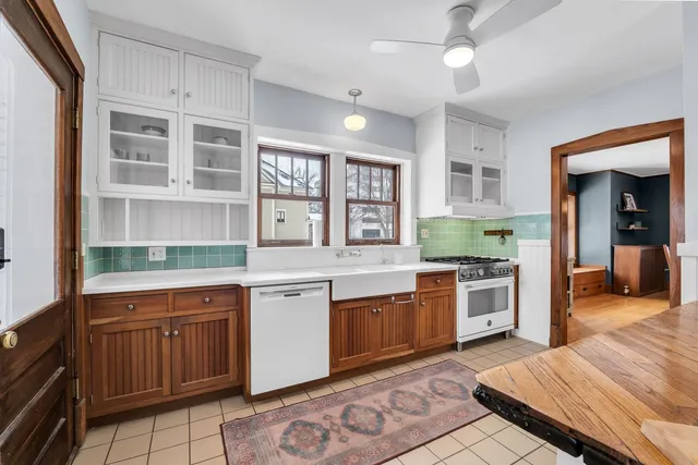 $700,000 | 17 South Maple Street, Mount Prospect, IL 60056