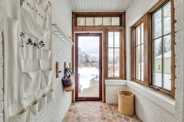 $700,000 | 17 South Maple Street, Mount Prospect, IL 60056