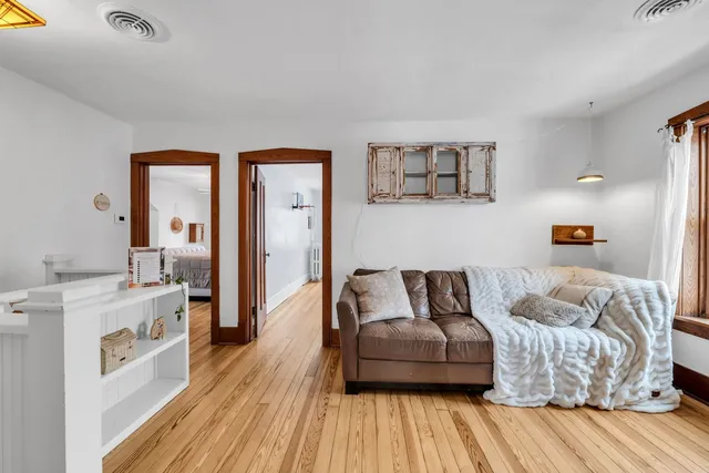 $700,000 | 17 South Maple Street, Mount Prospect, IL 60056