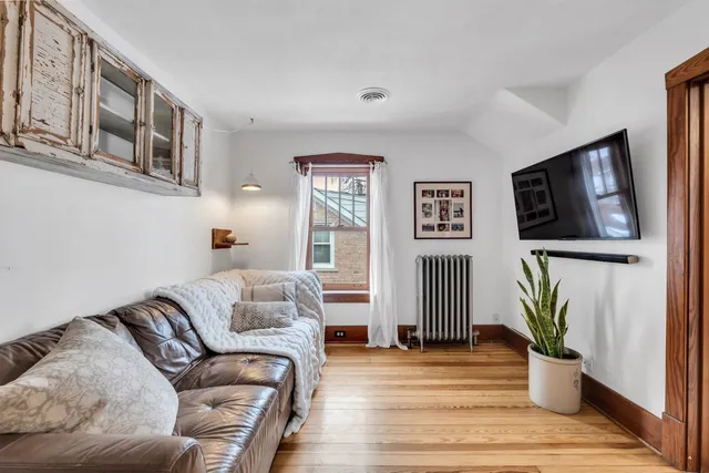 $700,000 | 17 South Maple Street, Mount Prospect, IL 60056