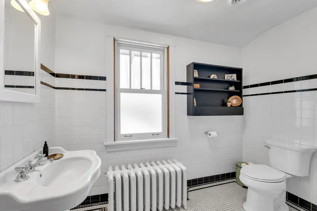 $700,000 | 17 South Maple Street, Mount Prospect, IL 60056