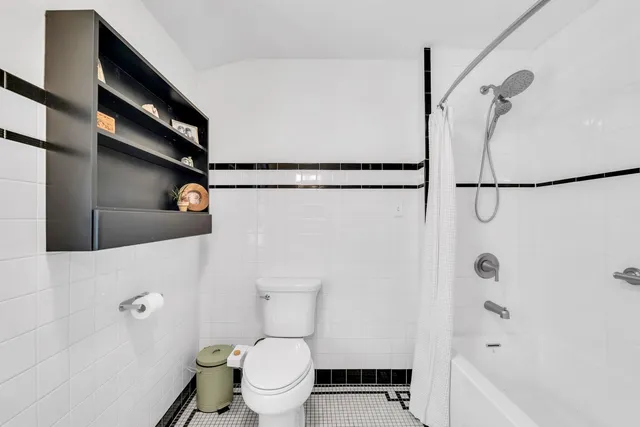 $700,000 | 17 South Maple Street, Mount Prospect, IL 60056