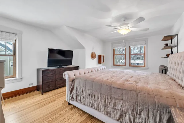 $700,000 | 17 South Maple Street, Mount Prospect, IL 60056