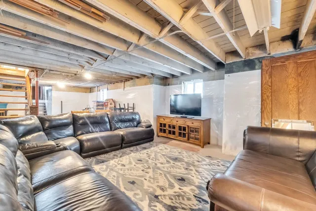 $700,000 | 17 South Maple Street, Mount Prospect, IL 60056