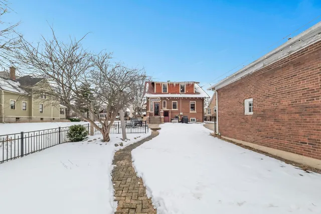 $700,000 | 17 South Maple Street, Mount Prospect, IL 60056