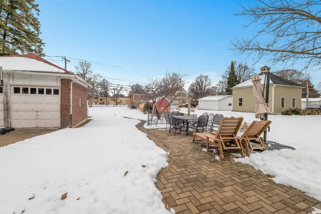 $700,000 | 17 South Maple Street, Mount Prospect, IL 60056