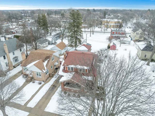 $700,000 | 17 South Maple Street, Mount Prospect, IL 60056