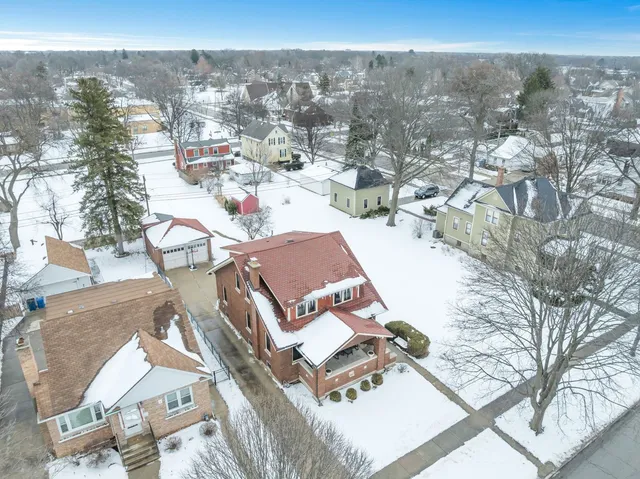 $700,000 | 17 South Maple Street, Mount Prospect, IL 60056