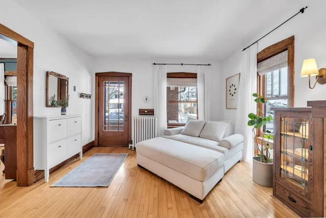 $700,000 | 17 South Maple Street, Mount Prospect, IL 60056