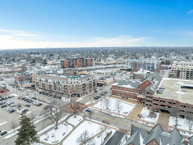 $700,000 | 17 South Maple Street, Mount Prospect, IL 60056