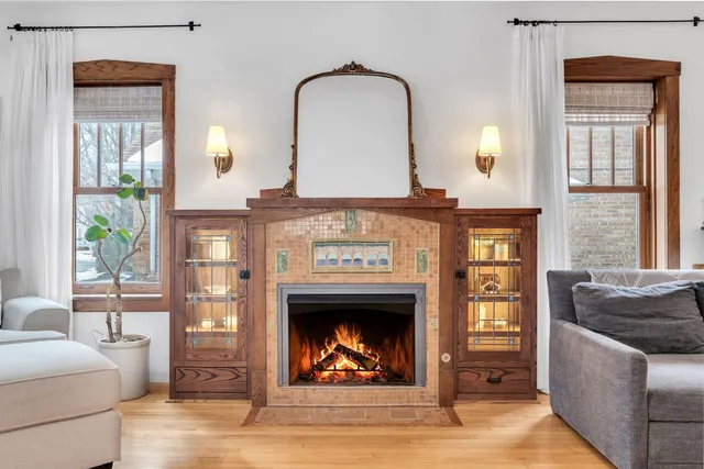 $700,000 | 17 South Maple Street, Mount Prospect, IL 60056