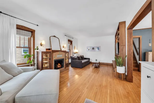 $700,000 | 17 South Maple Street, Mount Prospect, IL 60056