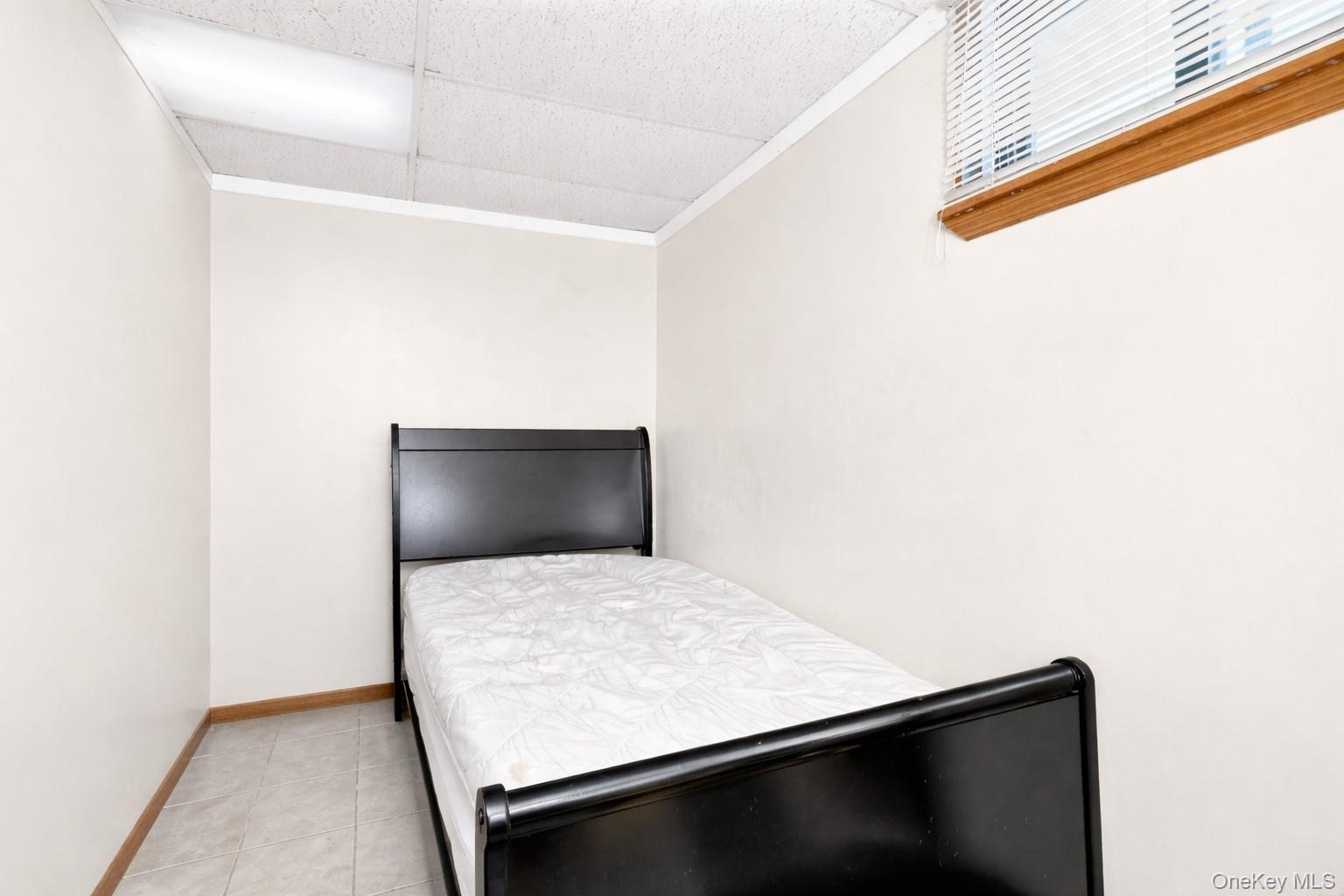 3062 Harding Avenue Bronx, NY 10465 - Photo 31 of 34 a utility room with a large window