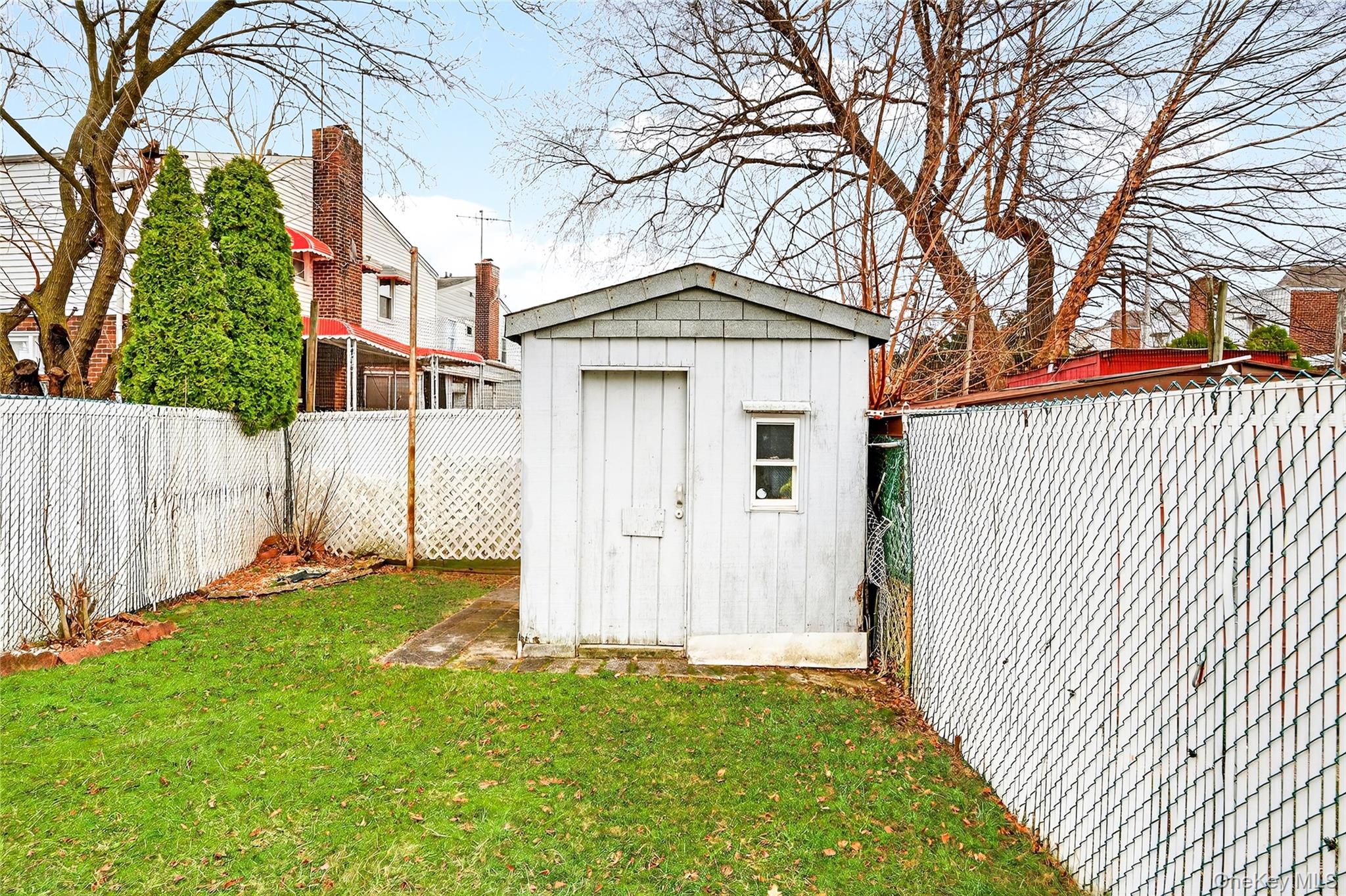3062 Harding Avenue Bronx, NY 10465 - Photo 33 of 34 a front view of a house with a garden