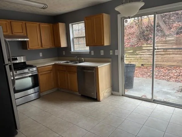 $1,900 | 408 Spring Head Drive Southeast, Lawrenceville, GA 30046