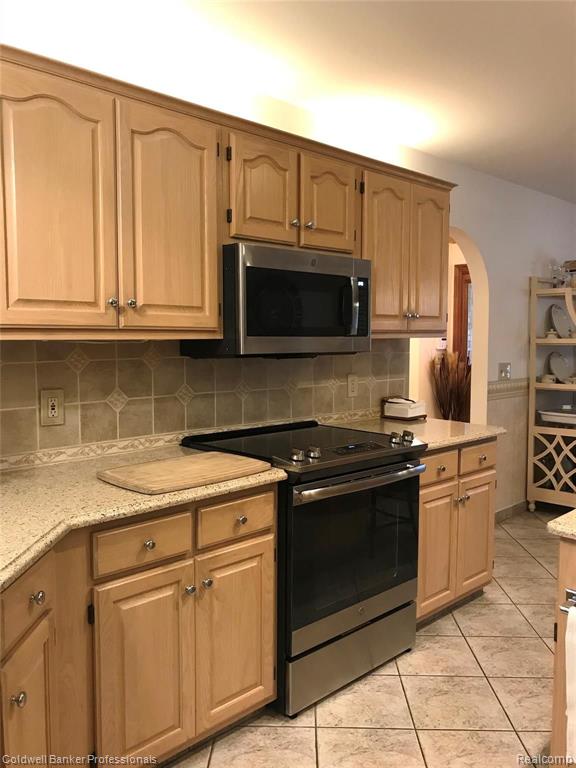 2040 Reagan Drive Rochester Hills, MI 48309 - Photo 12 of 42