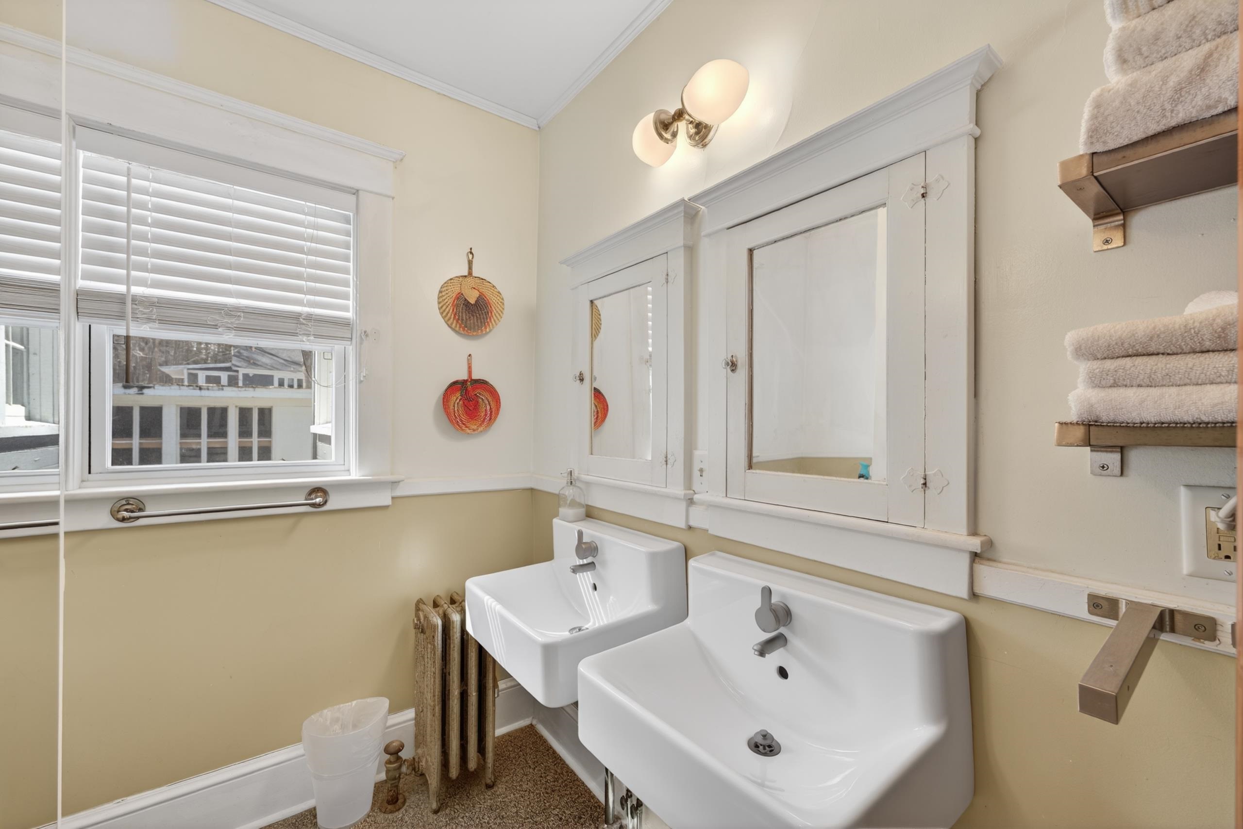 92 Pinewood Avenue Bethlehem, NH 03574 - Photo 12 of 59