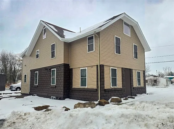 $2,000 | 2287 Lake Road, Unit 2, Canastota, NY 13032