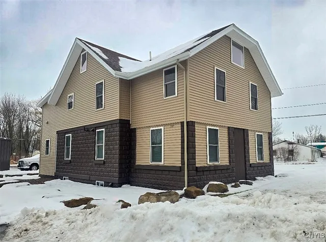 $2,000 | 2287 Lake Road, Unit 2, Canastota, NY 13032