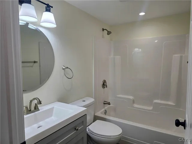 $2,000 | 2287 Lake Road, Unit 2, Canastota, NY 13032