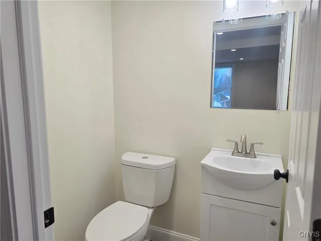 $2,000 | 2287 Lake Road, Unit 2, Canastota, NY 13032