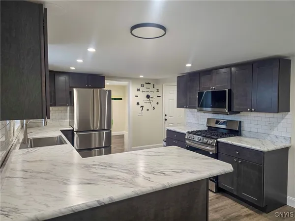 $2,000 | 2287 Lake Road, Unit 2, Canastota, NY 13032