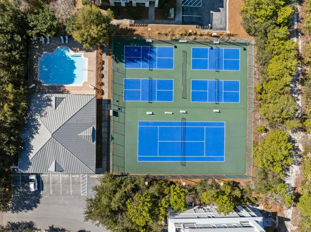 a view of front of a house