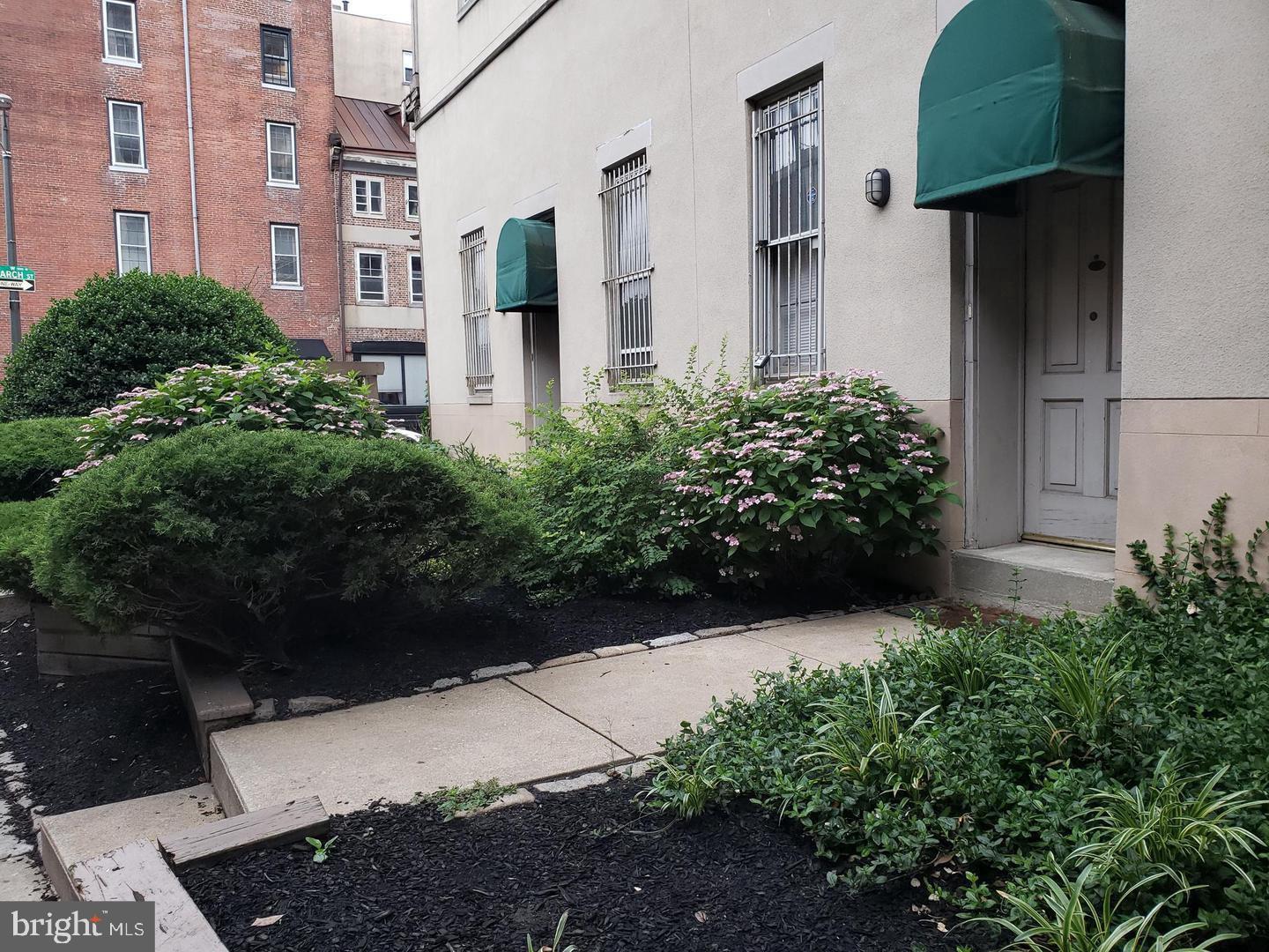 101 Arch Street, Unit 1J Philadelphia, PA 19106 - Photo 29 of 29 a view of outdoor space