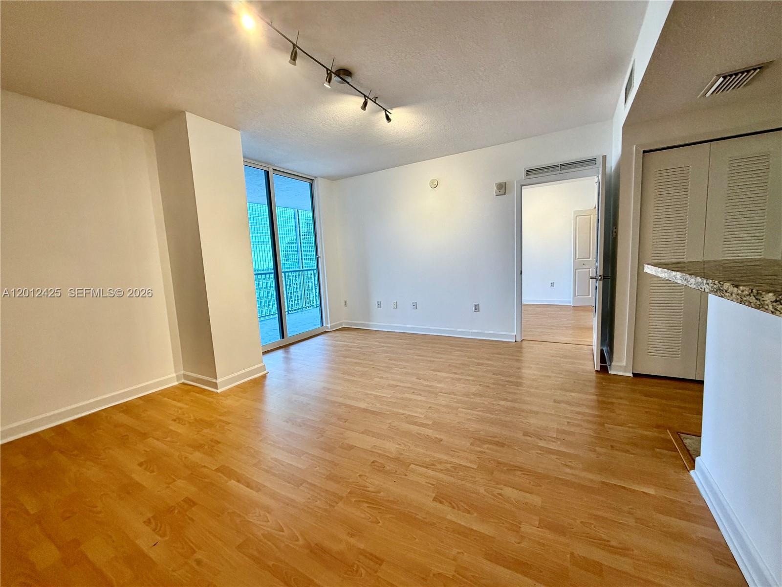 170 Southeast 14th Street, Unit 2906 Miami, FL 33131 - Photo 10 of 33