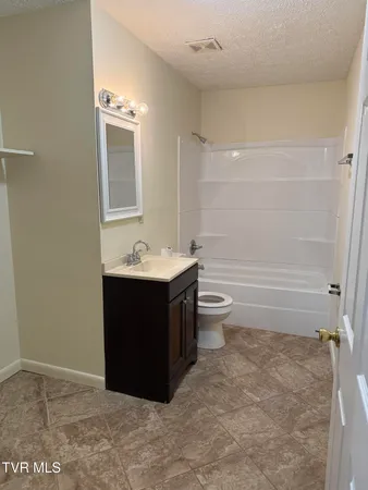 $795 | 146 Green Pond Road, Unit 4, Johnson City, TN 37604